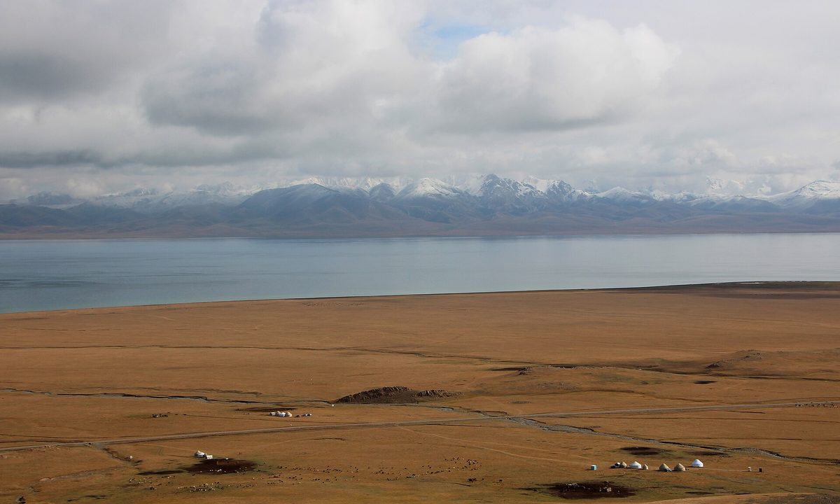 Song-Köl lake and the Tian Shan mountains, Kyrgyzstan